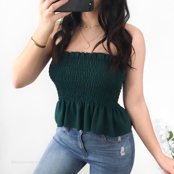 Daisys Boutique Tops - ❤️SALE❤️ Emerald green ruffle smocked tube top